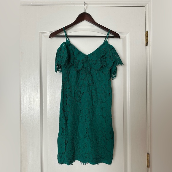 Lauren Ralph Lauren Green Lace Cold Shoulder Dress in Size 4P - Picture 3 of 4
